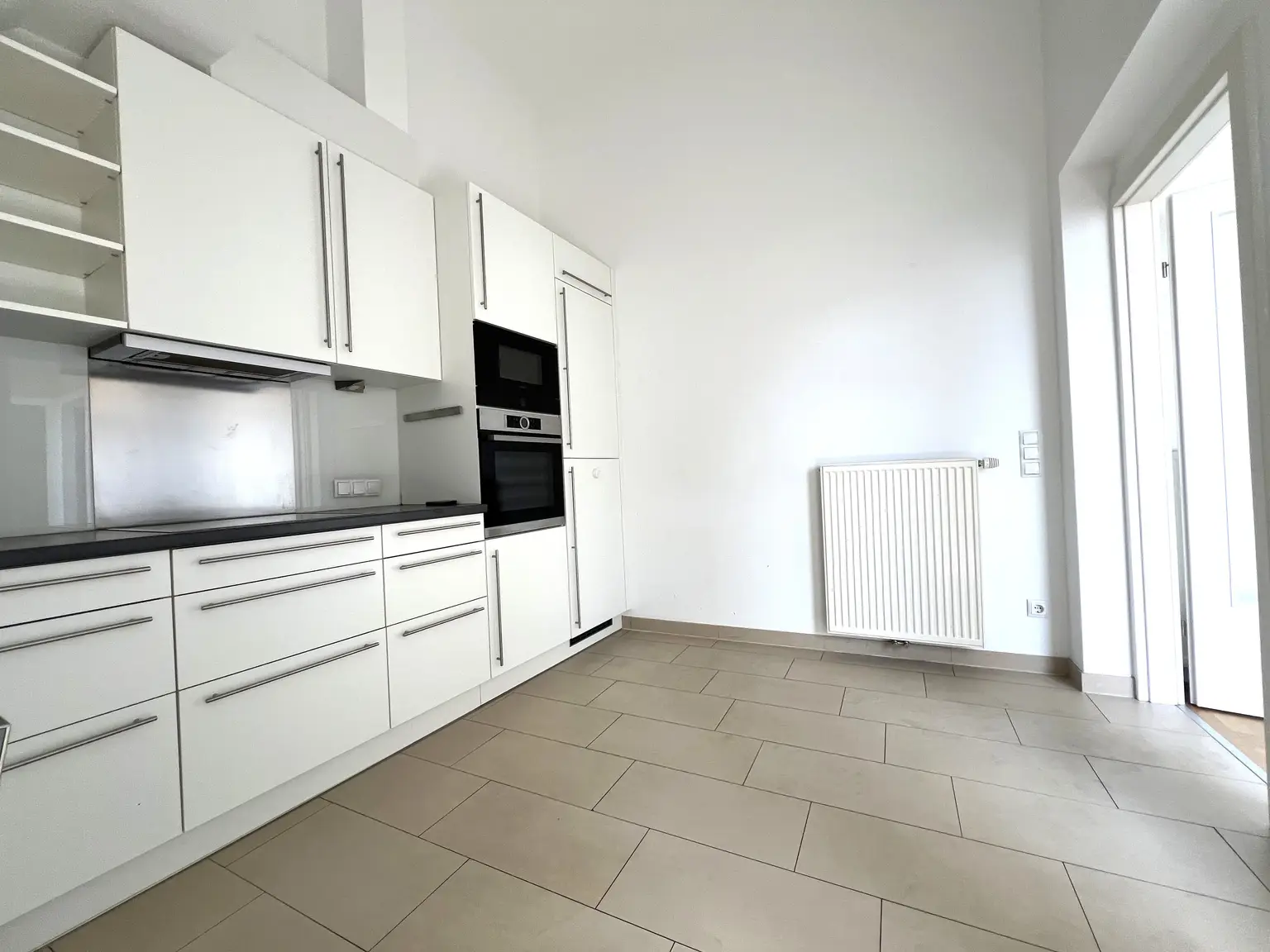 UNBEFRISTET: Wohnen in Bestlage: Attraktive klimatisierte Dachgeschoss-Wohnung in der Neubaugasse