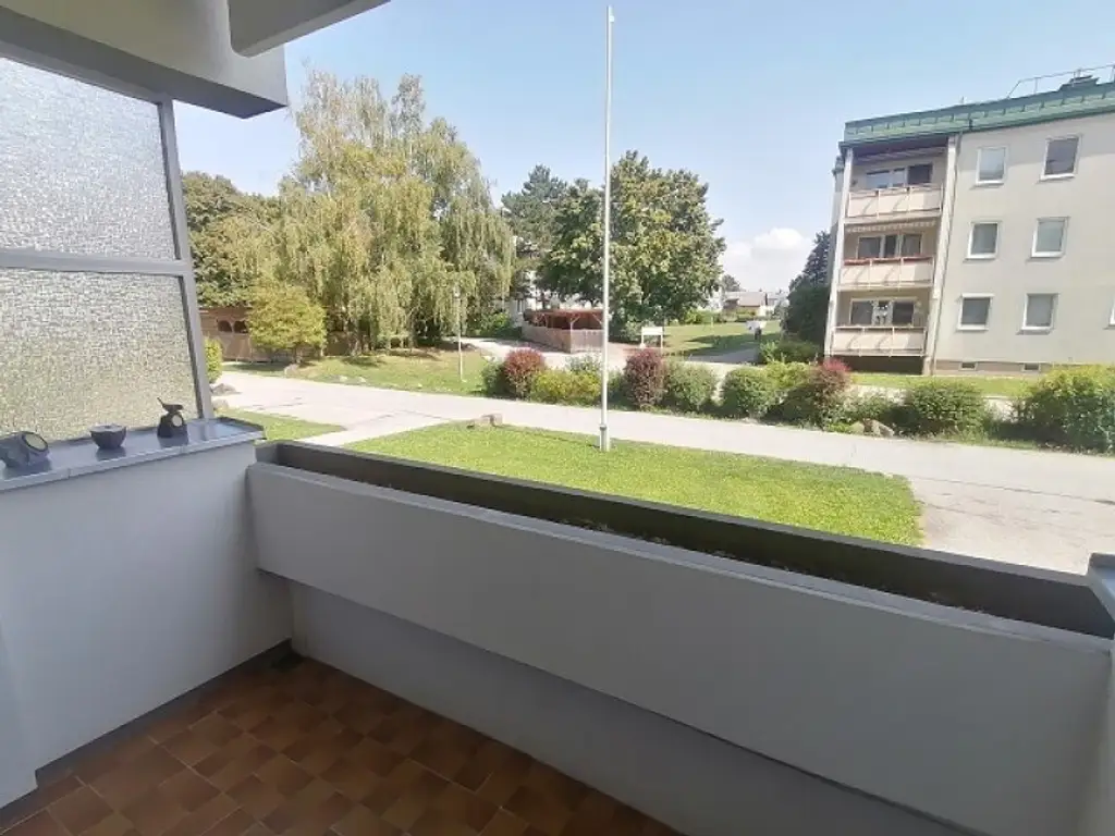 Leistbares Eigentum in Grünlage: 2-Zimmer-Wohnung mit Loggia und Stellplatz!