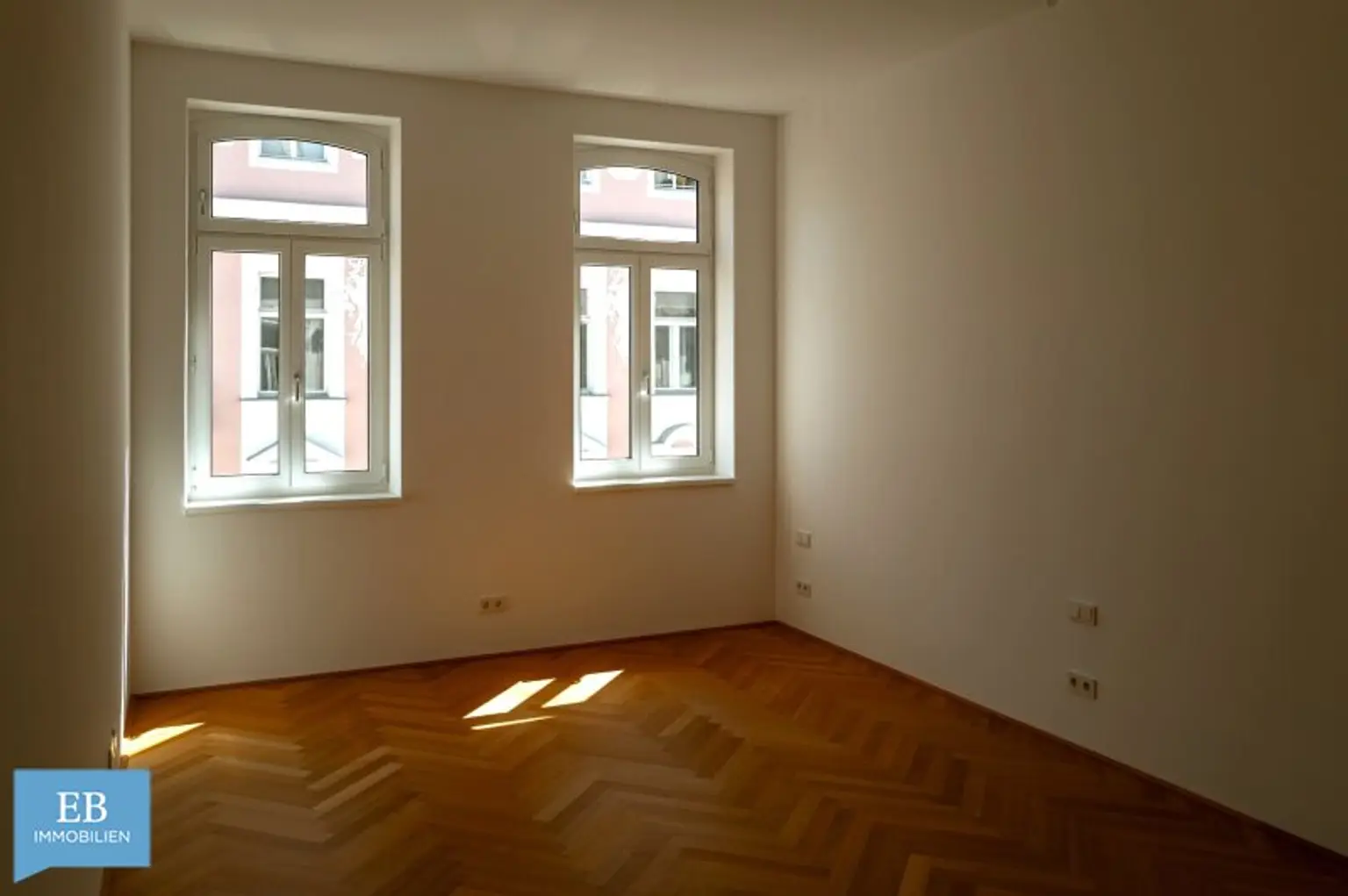 Charmante sonnige Garconniere in einem edlen Gründerzeithaus!