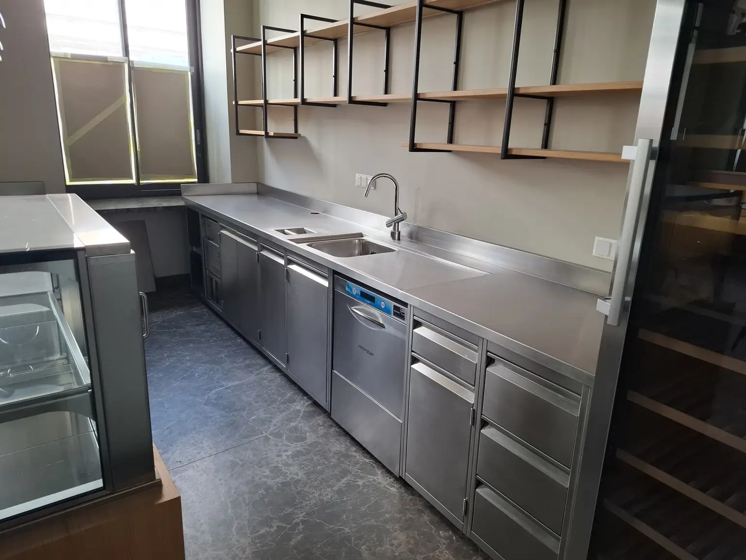 ECKLOKAL BEI EINKAUFSTRASSE IDEAL FÜR ASIA UND DELIVERY KONZEPT GASTROTEL IMMOBILIEN