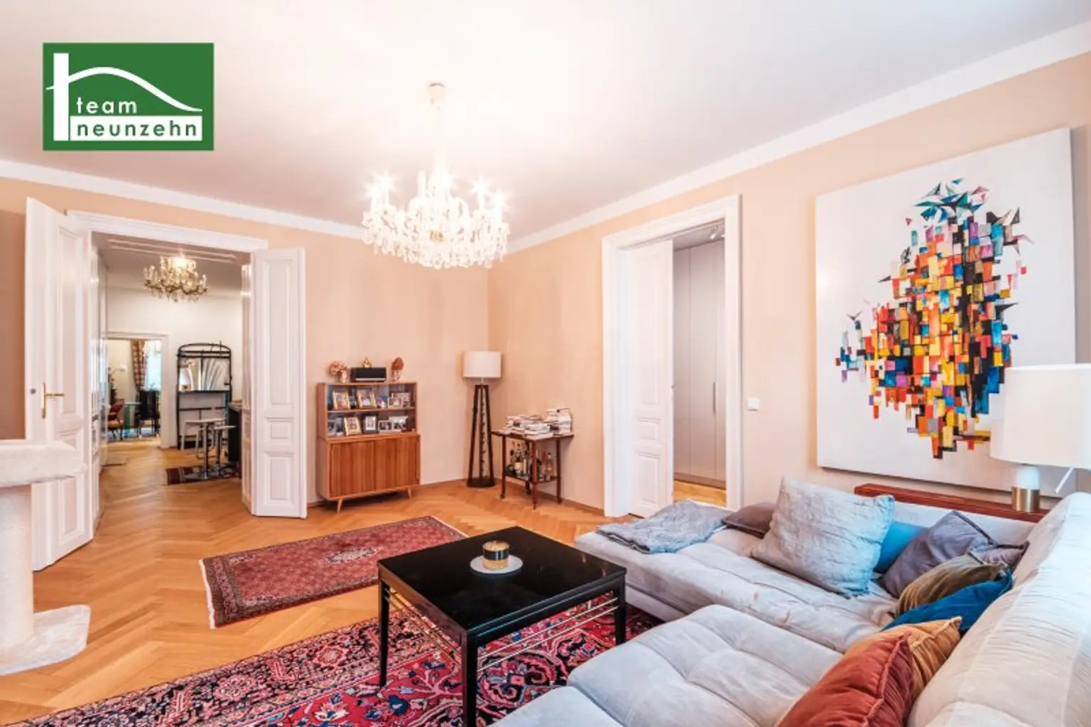 Stilvoll kernsanierte Altbauwohnung beim Servitenviertel mit Design-en-Suite-Badezimmer und Hof-Balkon-Option!