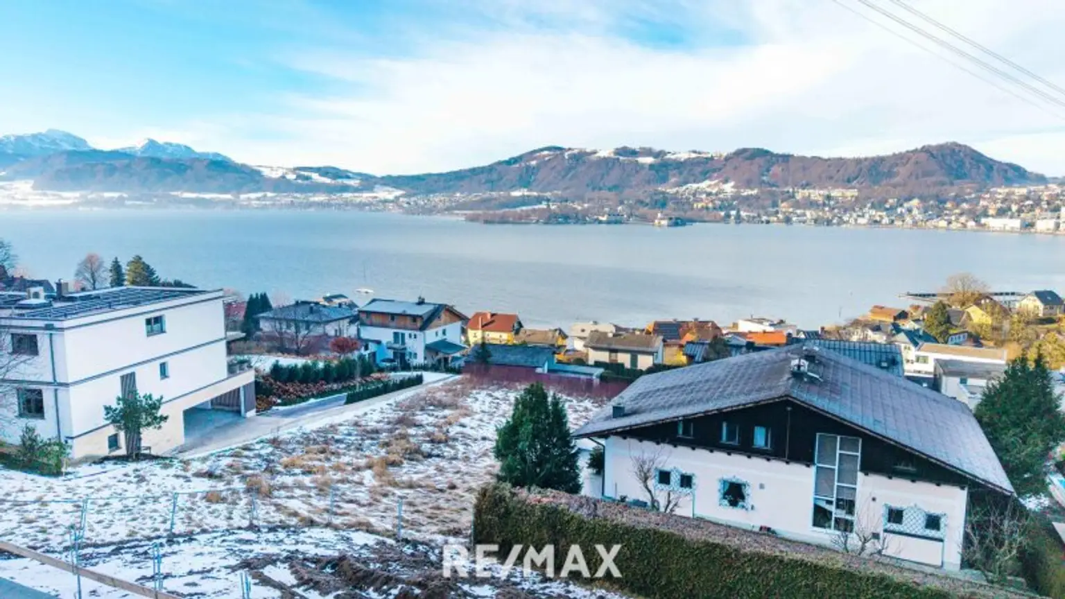 Blick über den Traunsee bis nach Gmunden