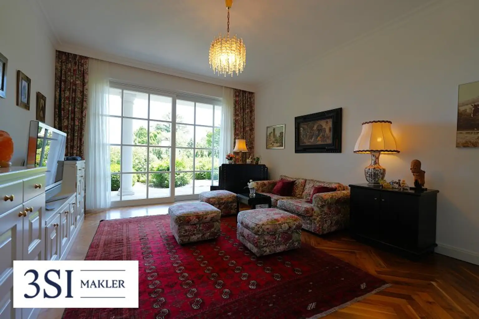 Luxuriöse Villa in Gießhübl: Stilvolles Wohnen mit Pool & traumhaftem Garten!
