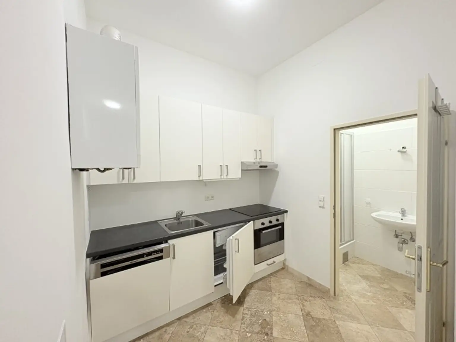 Großzügiges 3-Zimmer Altbaujuwel mit Nähe zur U4 Friedensbrücke! Zwei Badezimmer!