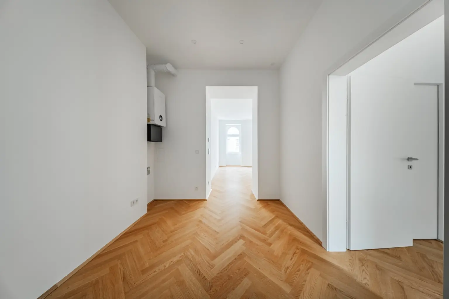 Altbaucharme neu interpretiert – 2 Zimmer im Erstbezug!