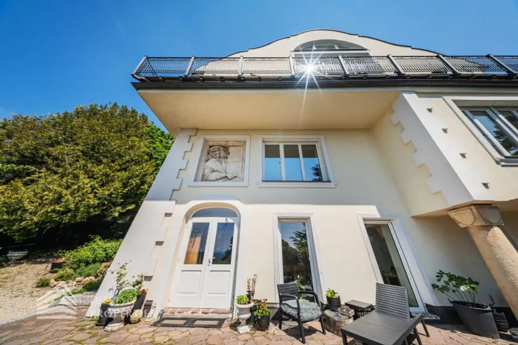 Luxuriöse Parkvilla mit einzigartigem Fernblick am Kahlenberg