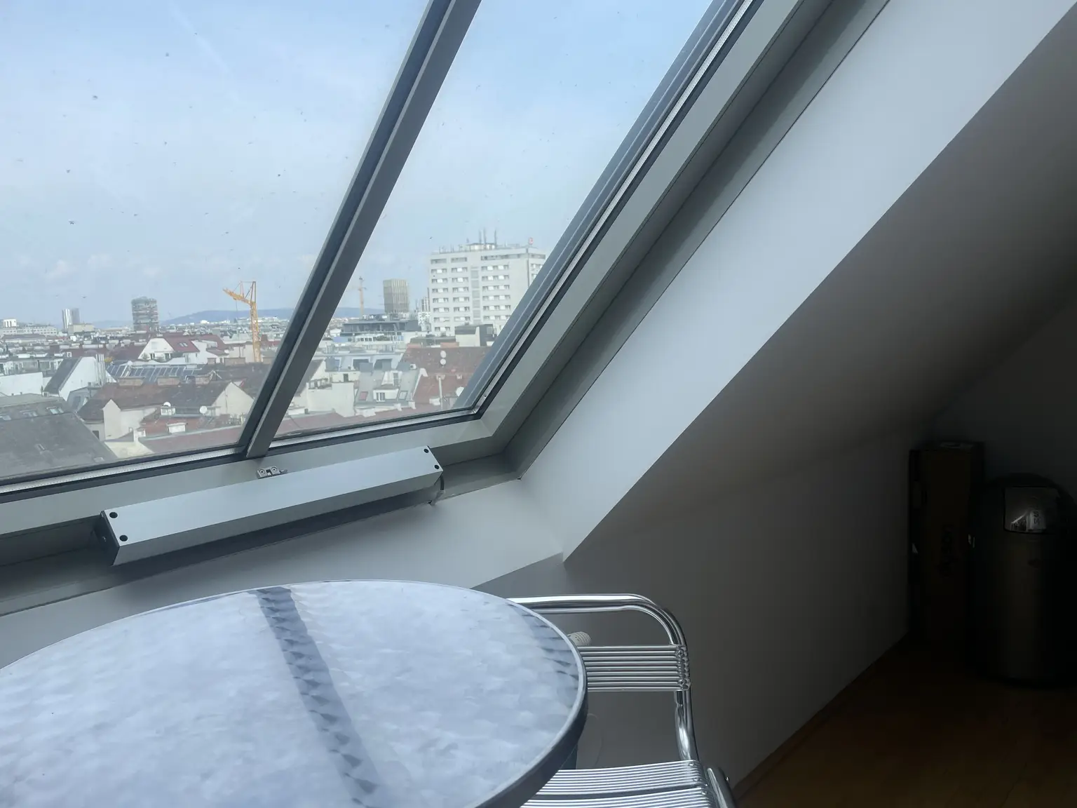 UNBEFRISTET: Klimatisierte, ruhige 3-Zimmer Wohnung mit Terrasse und Blick über die Dächer Wiens