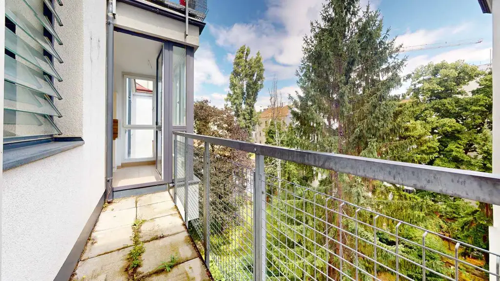 Historischer Charme trifft moderne Wohnqualität – 
3-Zimmer-Wohnung mit Innenhof-Terrasse