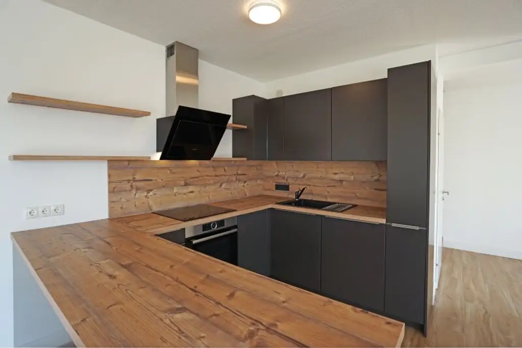 Penthouse-Wohnung | 131 m² Wfl. | 80 m² Dachterrasse mit 270°-Ausblick | PKW-Stellplatz | riesiger Gemeinschaftsgarten | im Zentrum