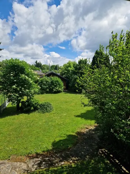 FAMILIENPARADIES MIT 6 ZIMMERN UND EBENEM GARTEN ZUM HERUMTOBEN!