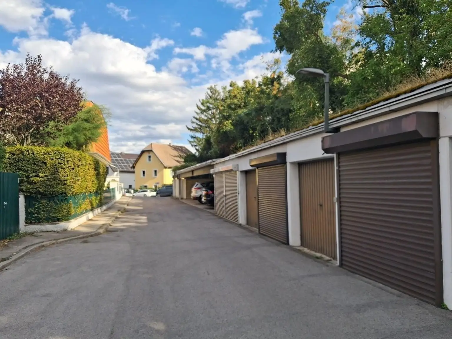 30 Einfahrt Wohnhausanlage 1230