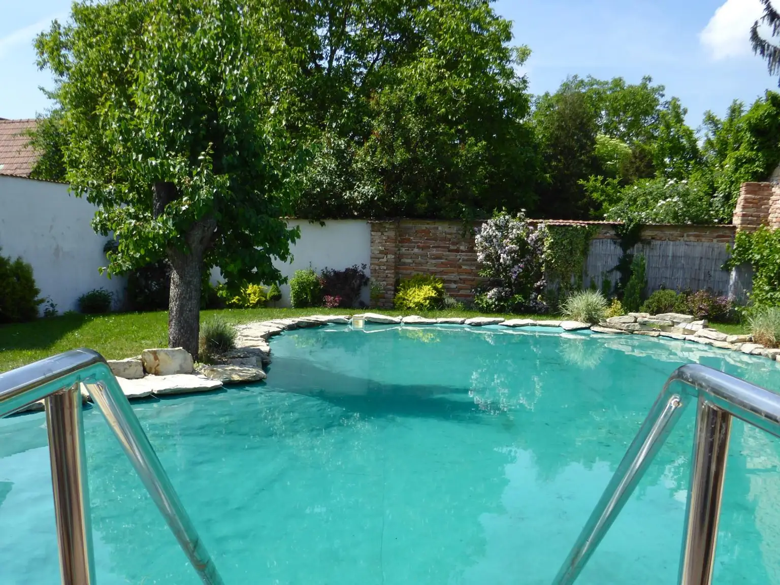 Exklusives Landhaus: Historie, Wellness & kristallklarer Salzwasser-Naturpool