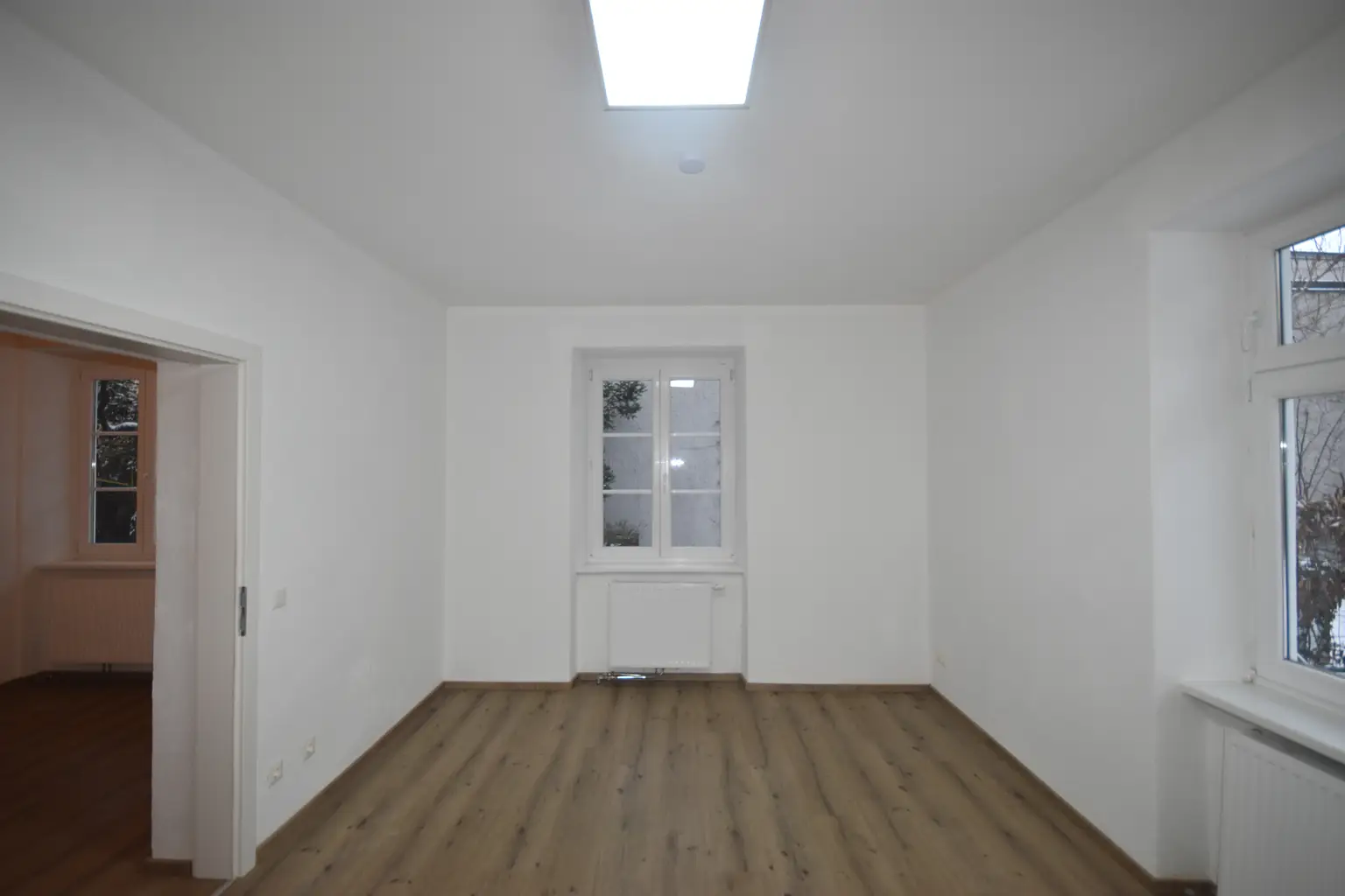 "ITZLING - Modernisierte GESCHÄFTSFLÄCHE oder BÜRO in Jahrhundertwendehaus"