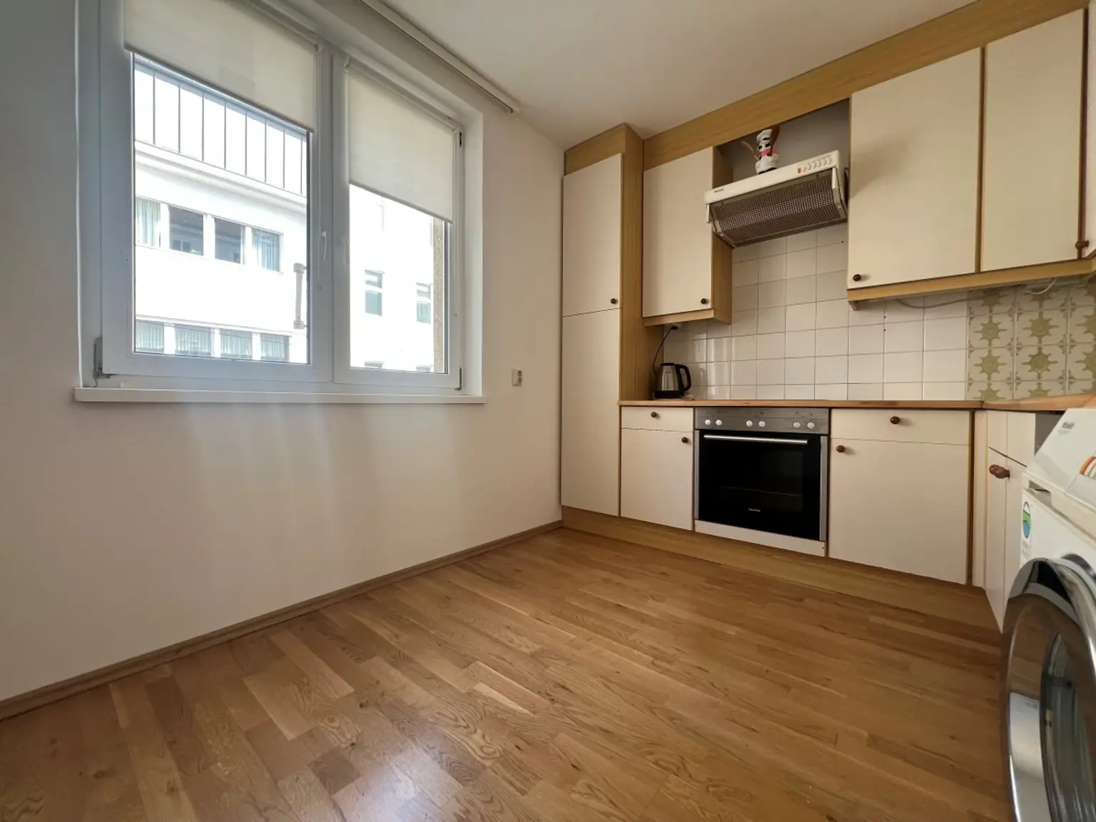 12 | HELLE 3 Zimmer mit Lift im 1. Stock – Ruhelage Nähe U3 | Prima Service Immobilien