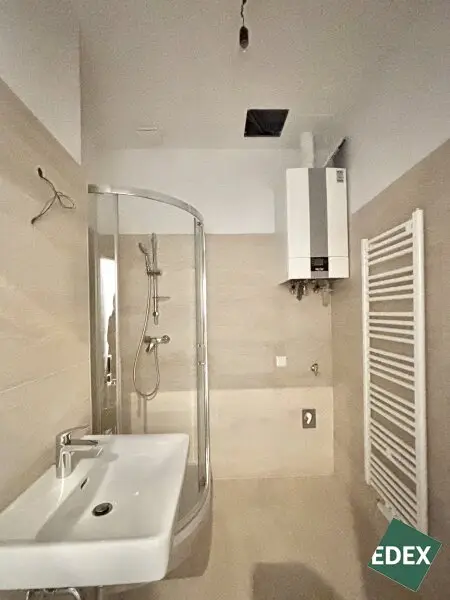 Sanierte 2 Zimmer Altbauwohnung nahe Schloss Schönbrunn - ideal für Singles oder Paare