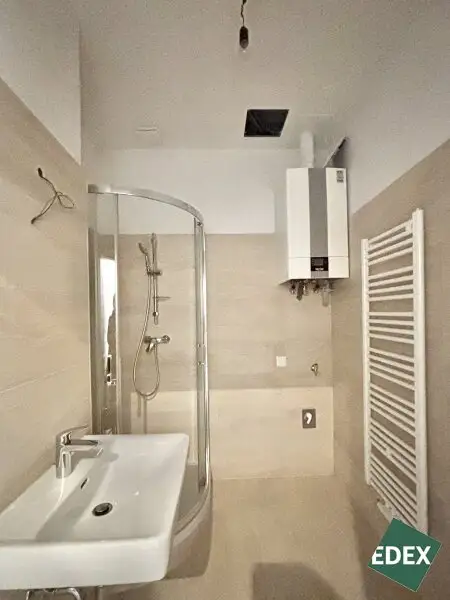 Sanierte 2 Zimmer Altbauwohnung nahe Schloss Schönbrunn - ideal für Singles oder Paare