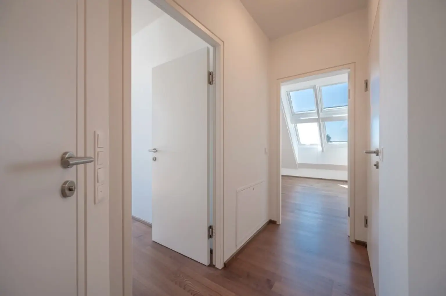 Panoramaliebling: Luxuriöse DG-Wohnung mit Dachterrasse und Fernblick