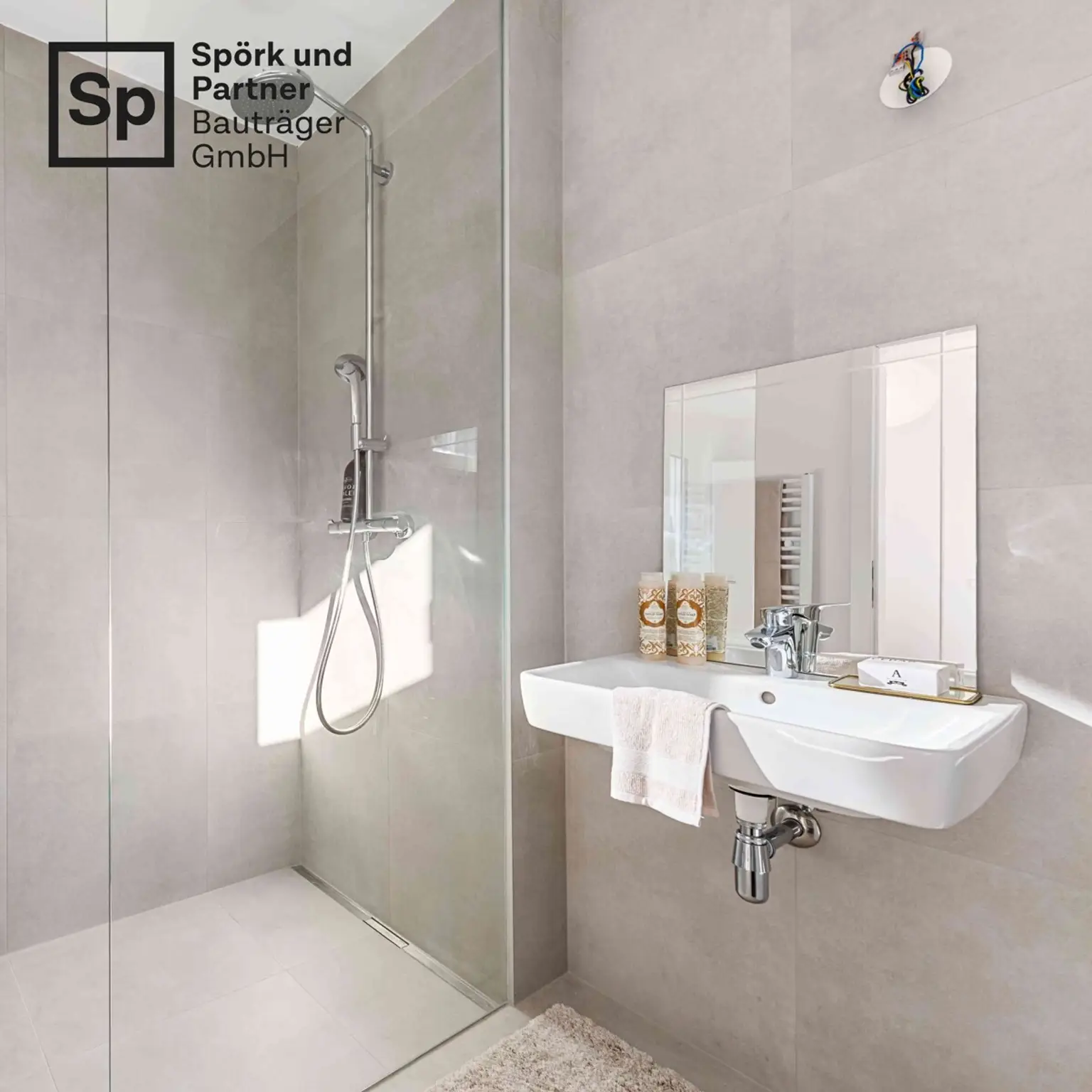 BESTLAGE ALTE DONAU
DACHGESCHOSSWOHNUNG
5 MINUTEN ZUR ALTEN DONAU