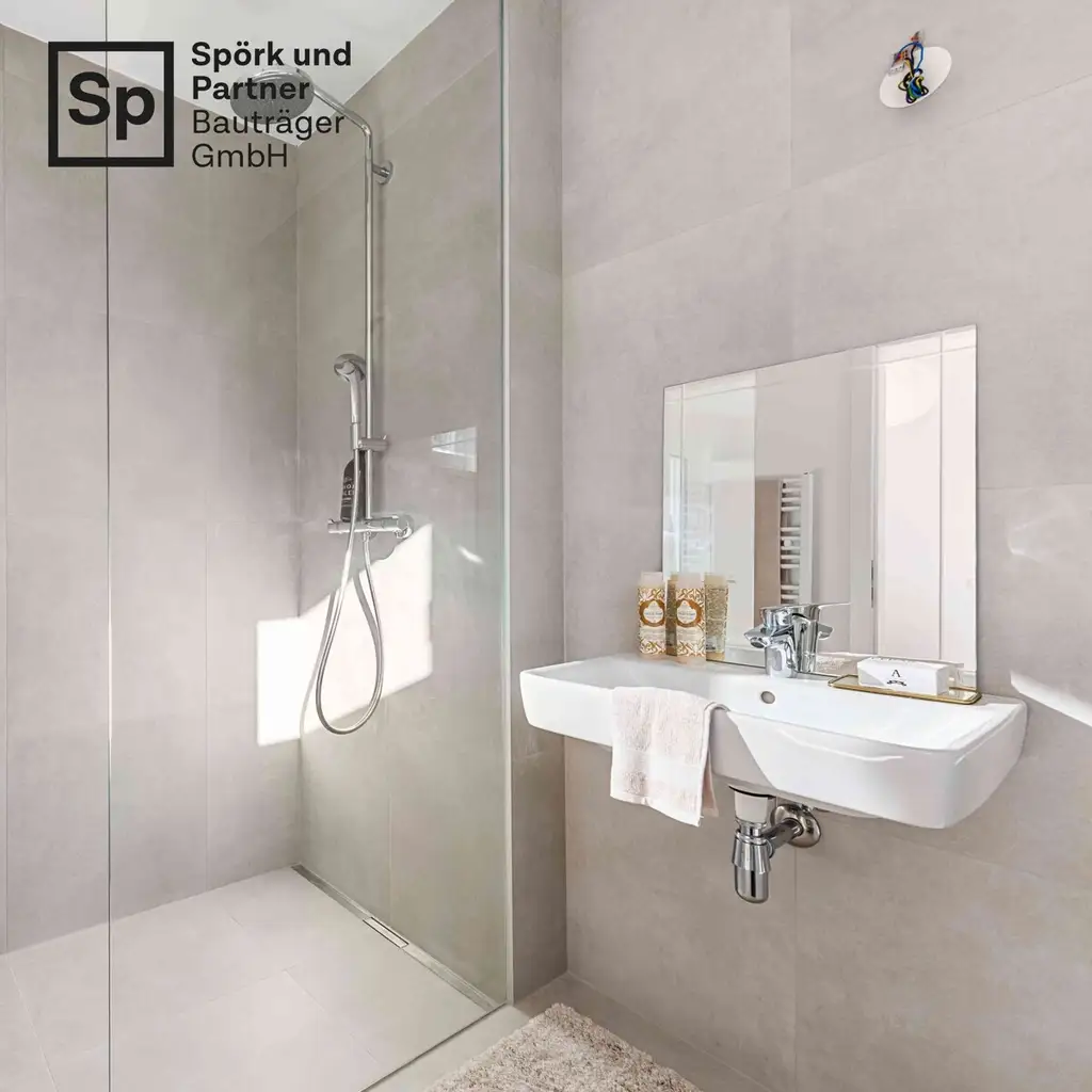 BESTLAGE ALTE DONAU
DACHGESCHOSSWOHNUNG
5 MINUTEN ZUR ALTEN DONAU