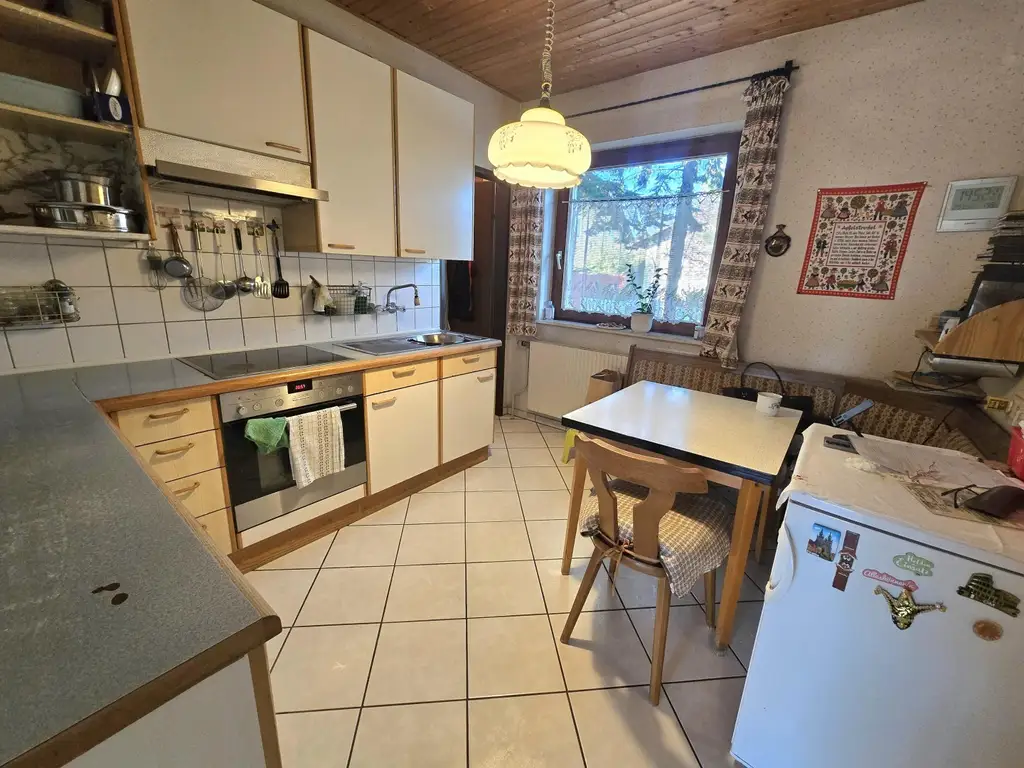 "Einfamilienhaus mit Potenzial und großem Garten – Theresienfeld "