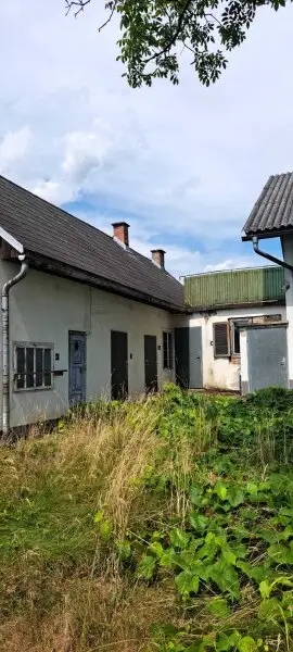Sanierungsbedürftiges Haus mit Garage und Grünblick in Deutsch Goritz – Ihr neues Projekt!