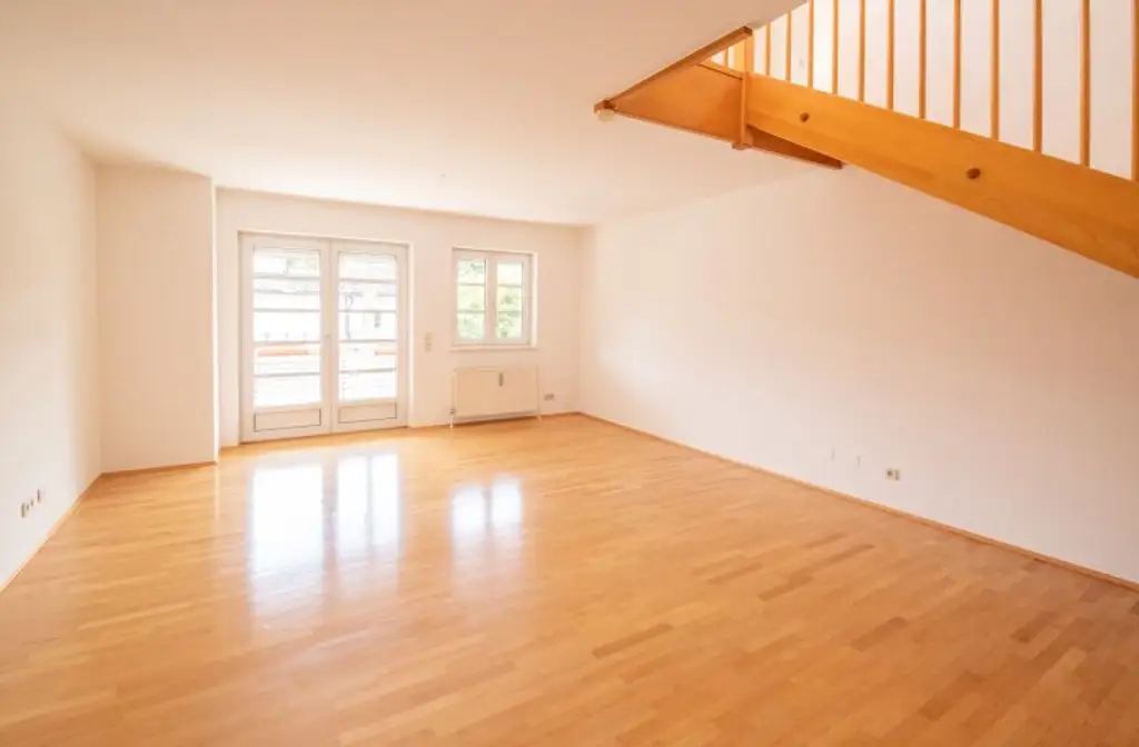 *** Wohnen in Waidmannsdorf *** Großzügige Vierzimmermaisonettewohnung mit Vorgarten & 3 Terrassen