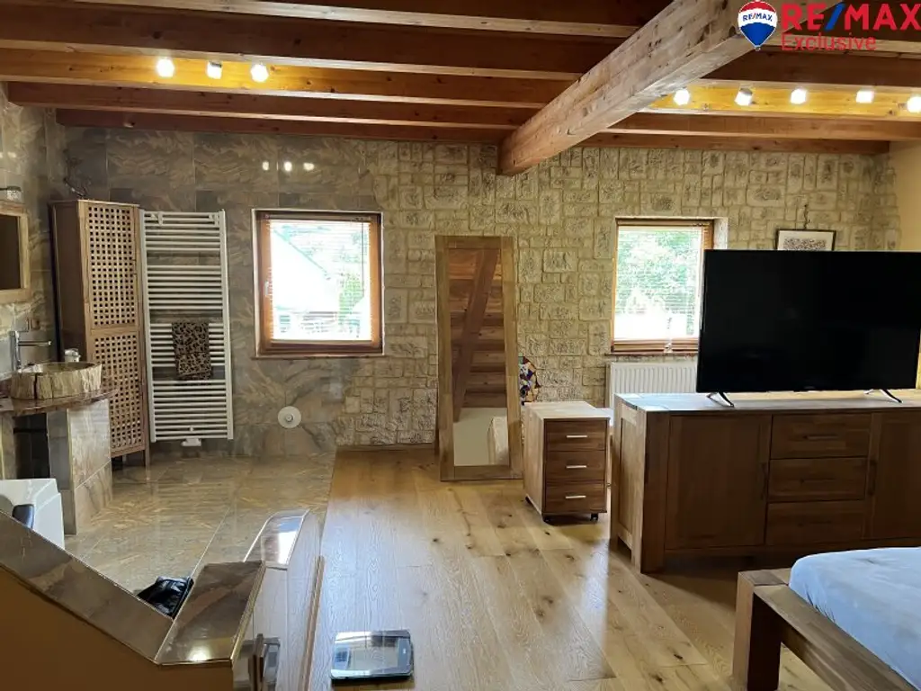 Charmantes Bauernhaus in Schwarzenbach – Ihr neues Zuhause mit Garten und Kamin!