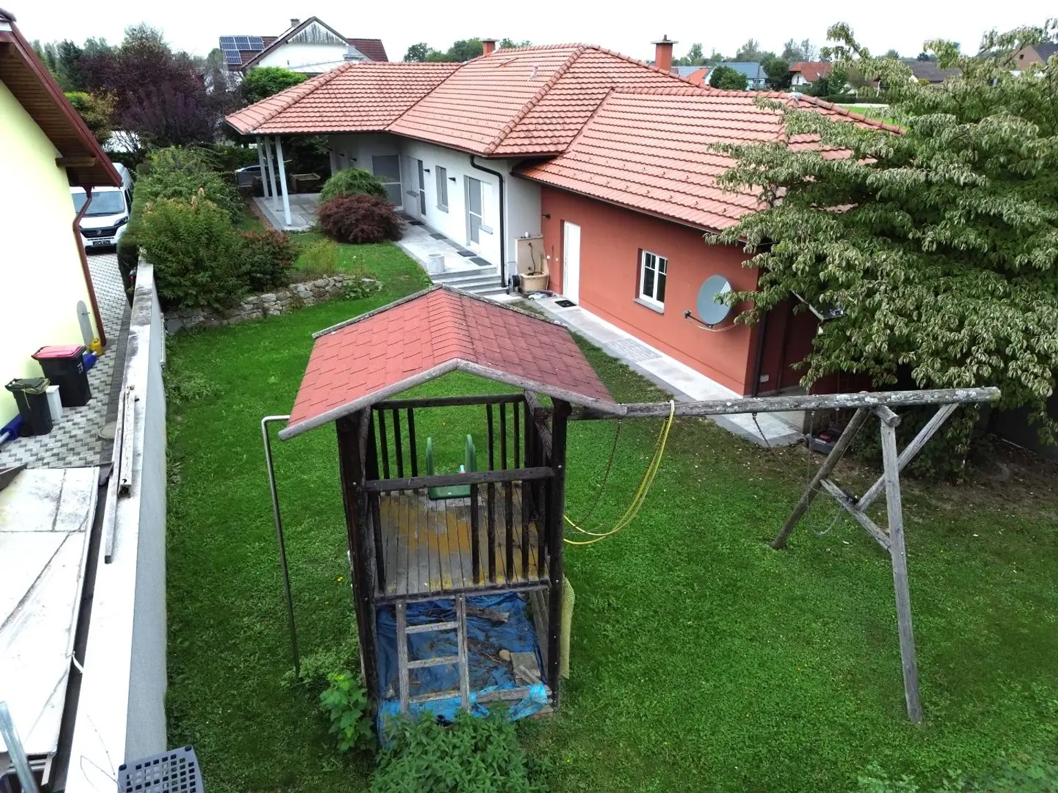 XXL Traum Bungalow mit Kachelofen überdachter Terrasse, Gartenoase, Wohnkeller und Doppelgarage  im Laahfeld /Ansfelden