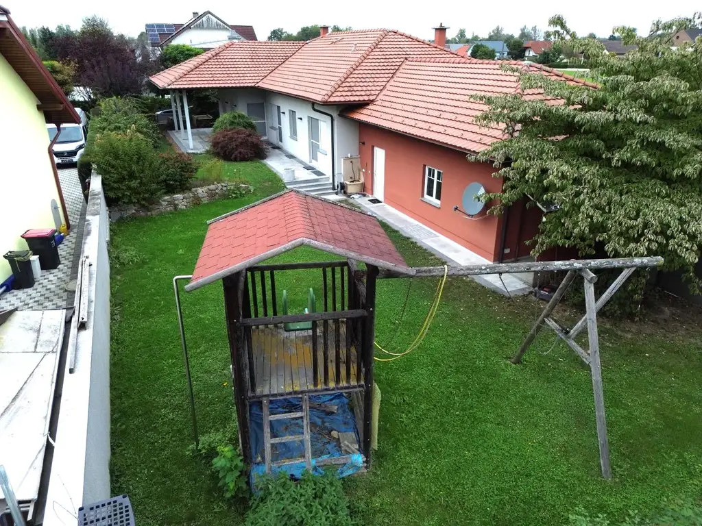 XXL Traum Bungalow mit Kachelofen überdachter Terrasse, Gartenoase, Wohnkeller und Doppelgarage  im Laahfeld /Ansfelden