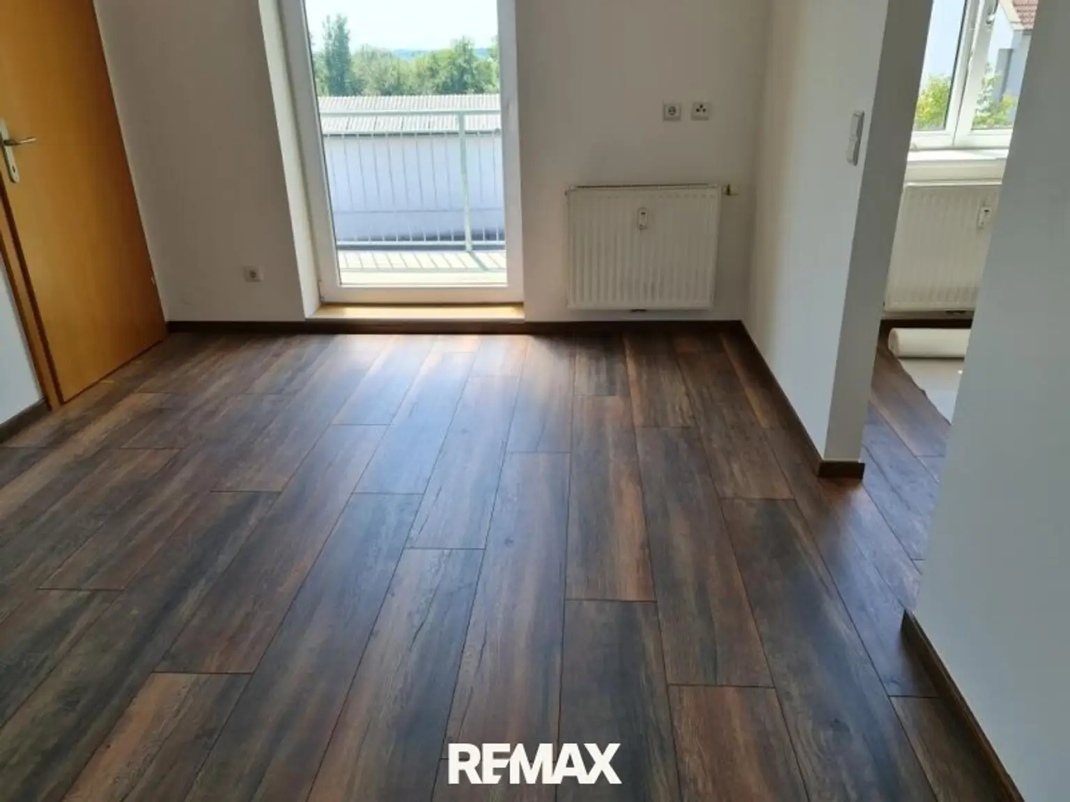 Zimmer zum Balkon