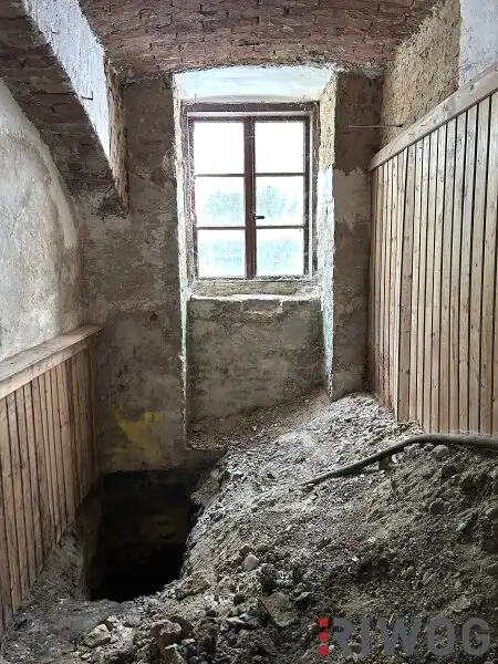 PAKET | 2 gewerbliche Apartments mit baubewilligter Planung | Komplett hofseitig | Bestlage in Gehweite zum 1. Bezirk | Repräsentatives Jahrhundertwendehaus