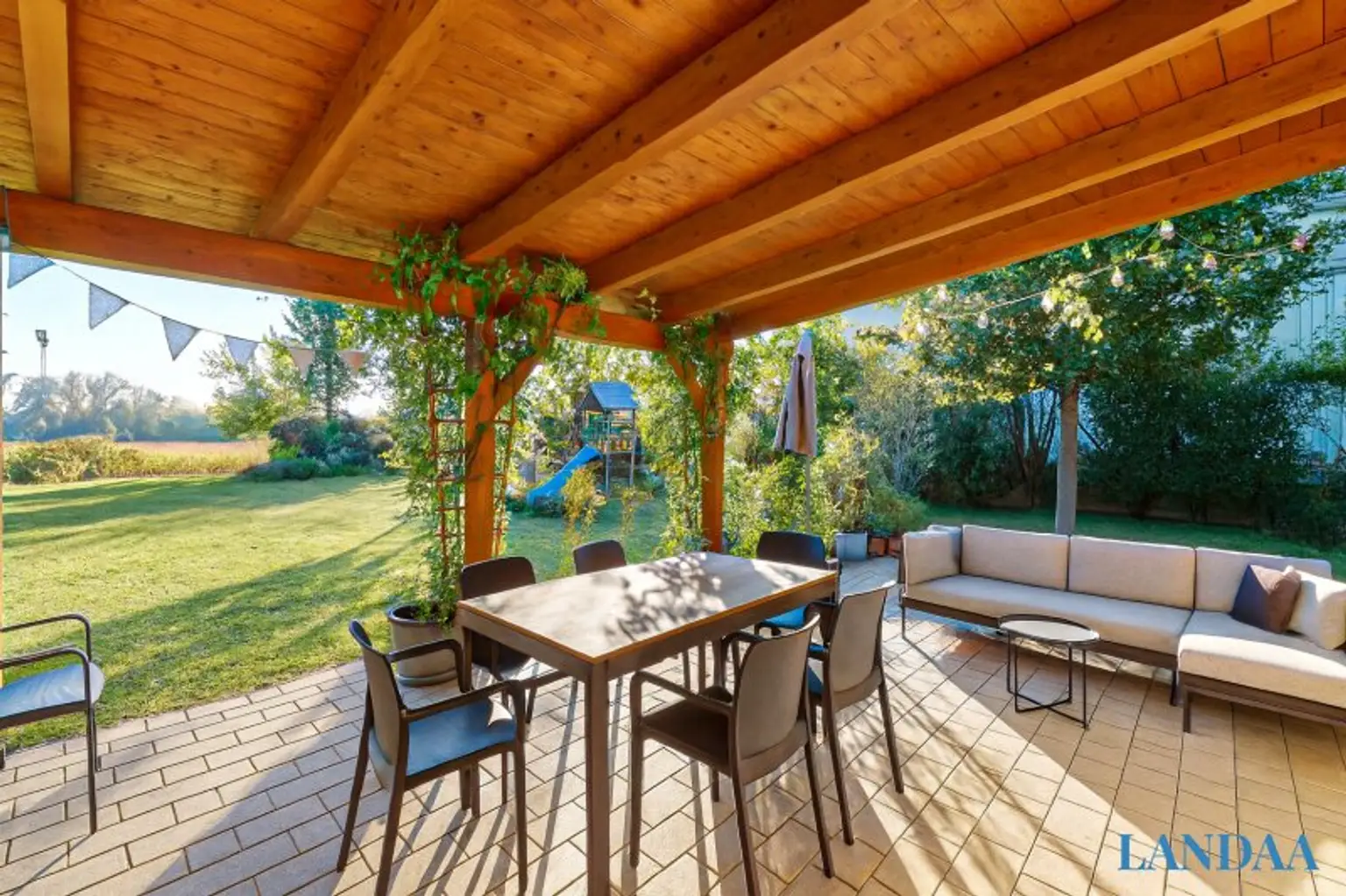 Grünes Glück – Modernes Wohnen im Holzdesign