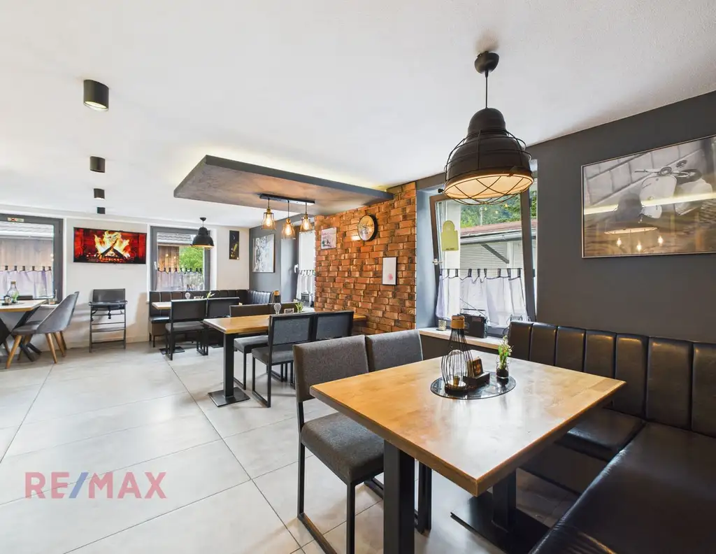 Zinshaus mit Pizzeria und bebaubarer Grundstücksreserve - Alles an einem Standort