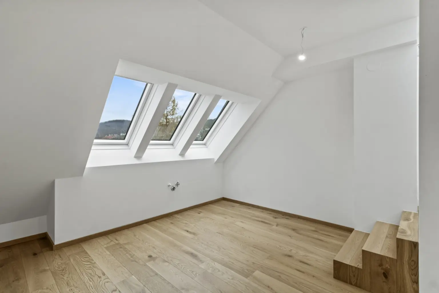 E | ++ NEU ++ STILVOLLE VIER Zimmer mit DACHTERRASSE + Küchengutschein | Prima Service Immobilien