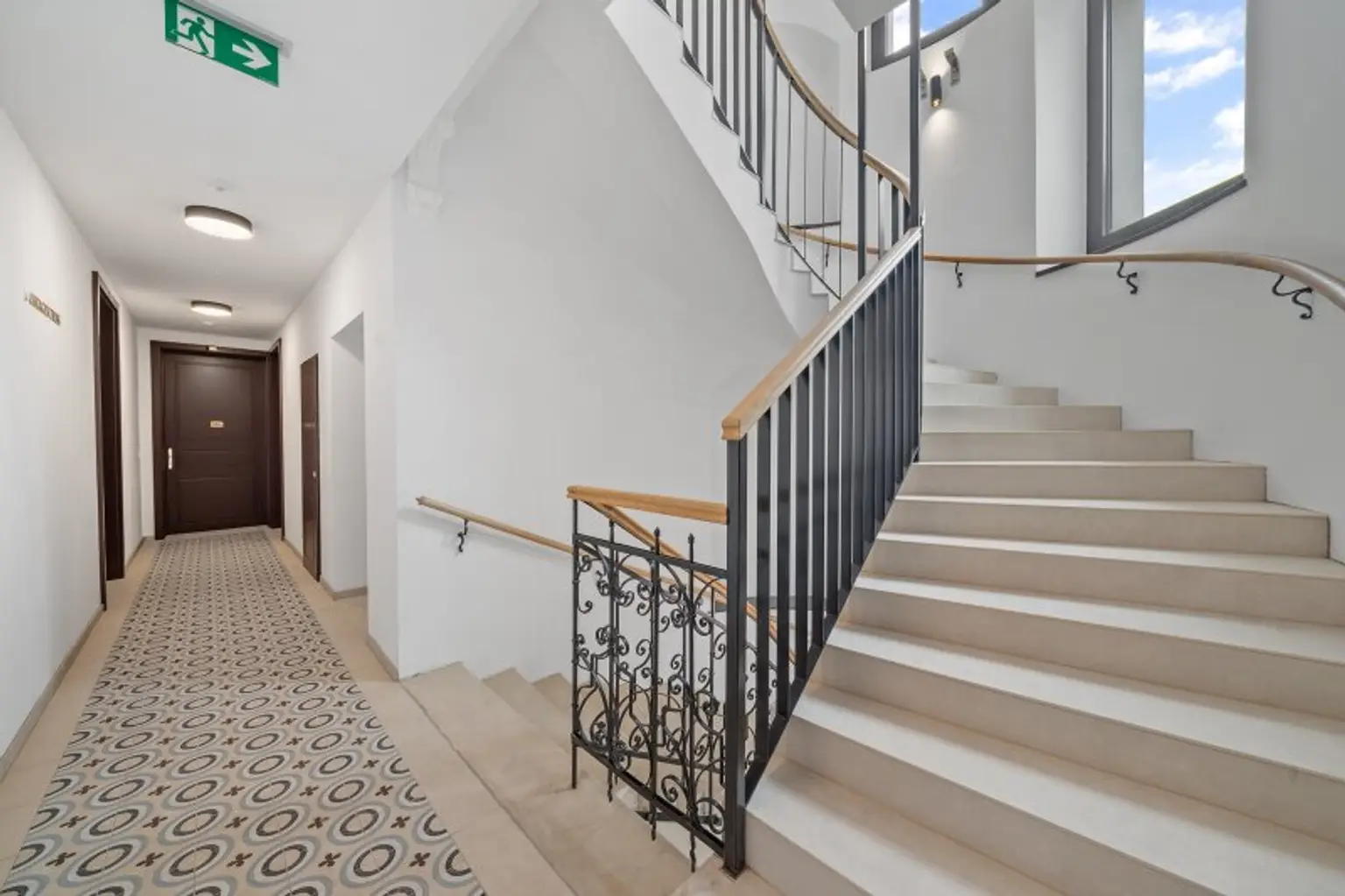 3-Zimmer-Dachgeschosswohnung (Massivbauweise) mit Balkon in generalsaniertem Altbau
