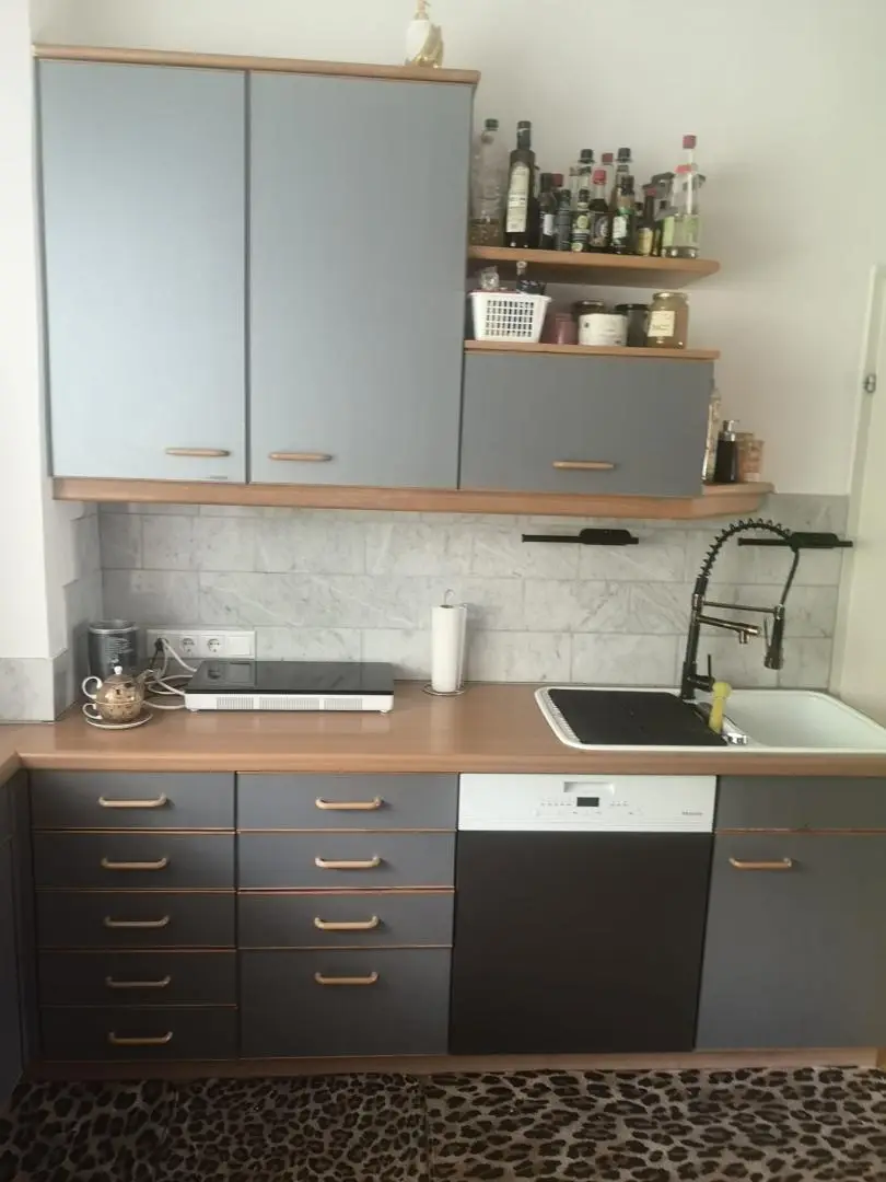 Schöne Villenwohnung in Aussichtslage mit Balkon und Parkplatz