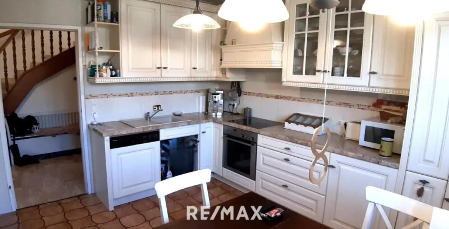 Küche Blick zum Vorraum