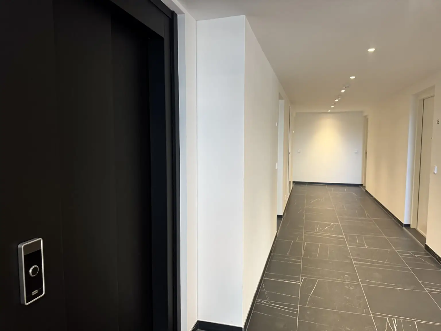Provisionsfrei: Erstbezug und fertig - kompakte 3 Zimmer Wohnung  - Luxuriös im Grünen Wohnen