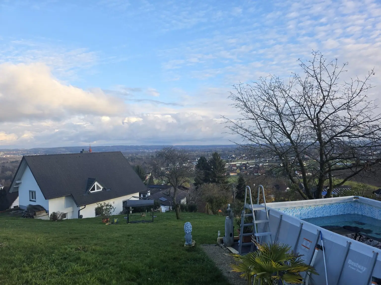 Herrliche Aussichtslage - viel Grund!