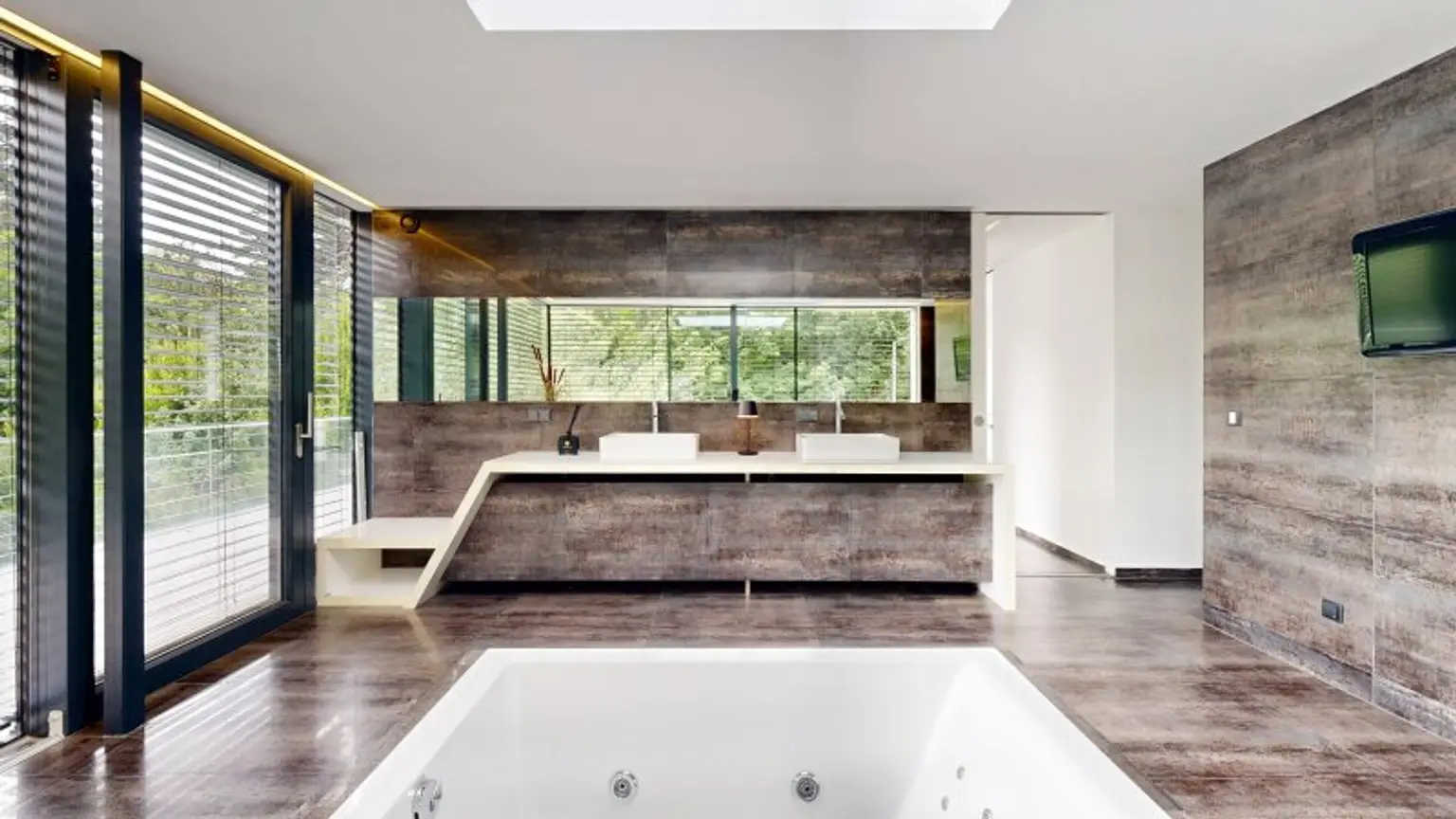 Luxusvilla mit Infinitypool in absoluter Ruhelage in Hinterbrühl – Exklusives Anwesen mit Top-Ausstattung
