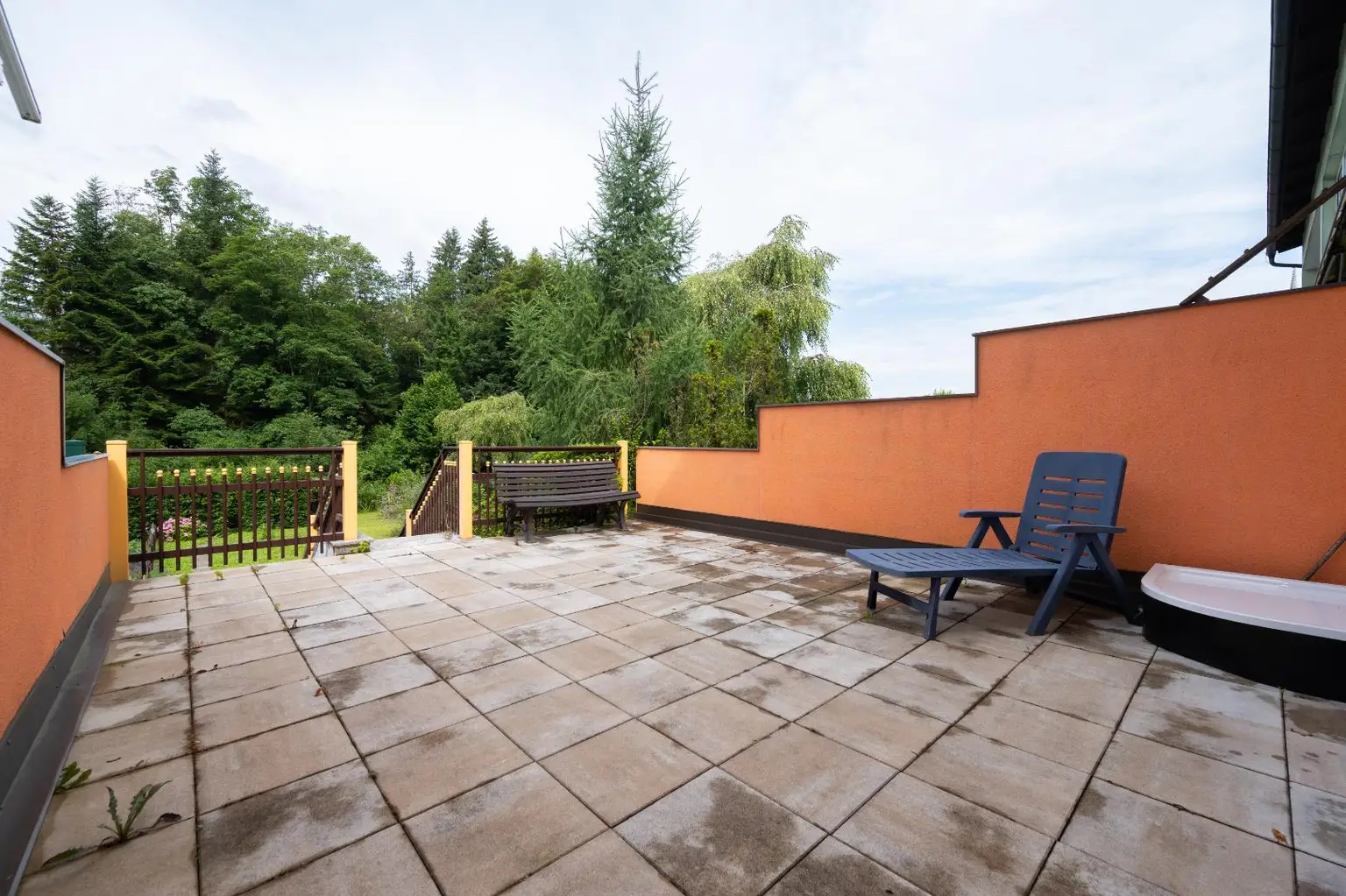 Gepflegtes Reihenhaus mit Garten, Terrasse und Garage in zentraler Lage!