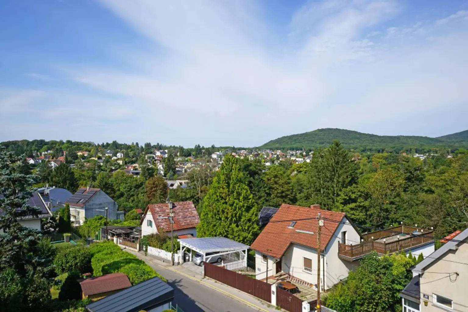 Satzberg: Exklusive Maisonettewohnung mit Stellplatz, kleinem Garten und Traum-Terrasse - ERSTBEZUG