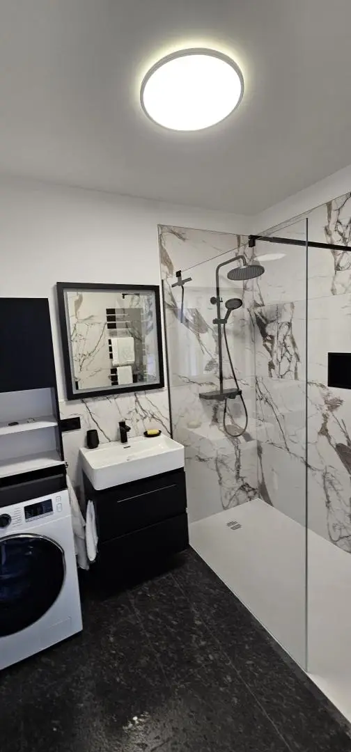 Design trifft Lebensqualität – Exklusive Neubauwohnung mit Seeblick