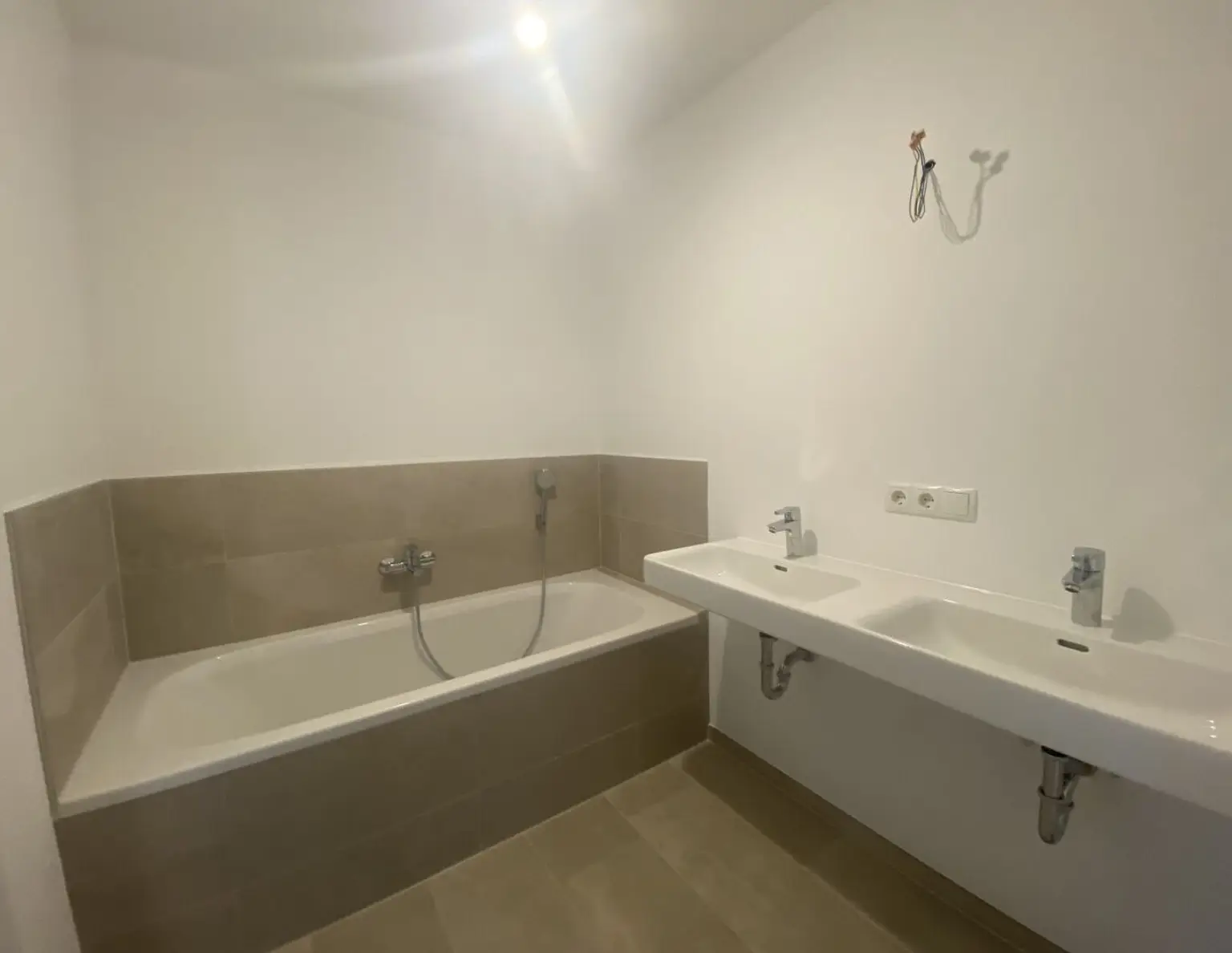 BEZUGSFERTIG! 3-ZIMMER-BALKON-WOHNUNG MIT GEBIRGSBLICK