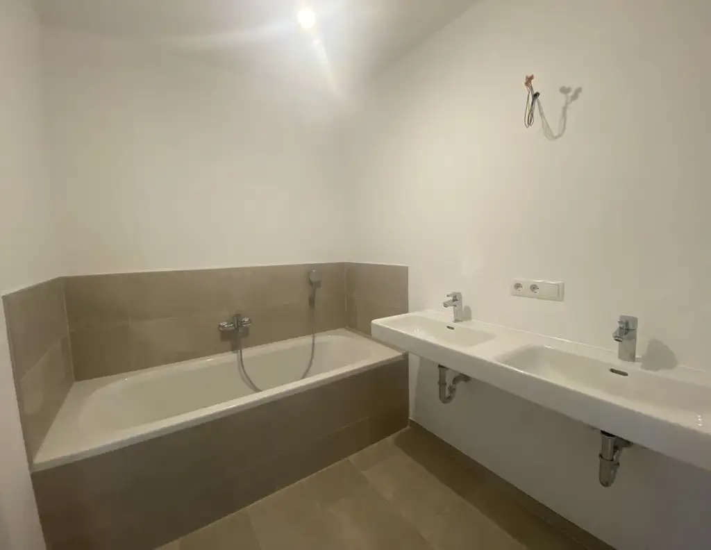 BEZUGSFERTIG! 3-ZIMMER-BALKON-WOHNUNG MIT GEBIRGSBLICK