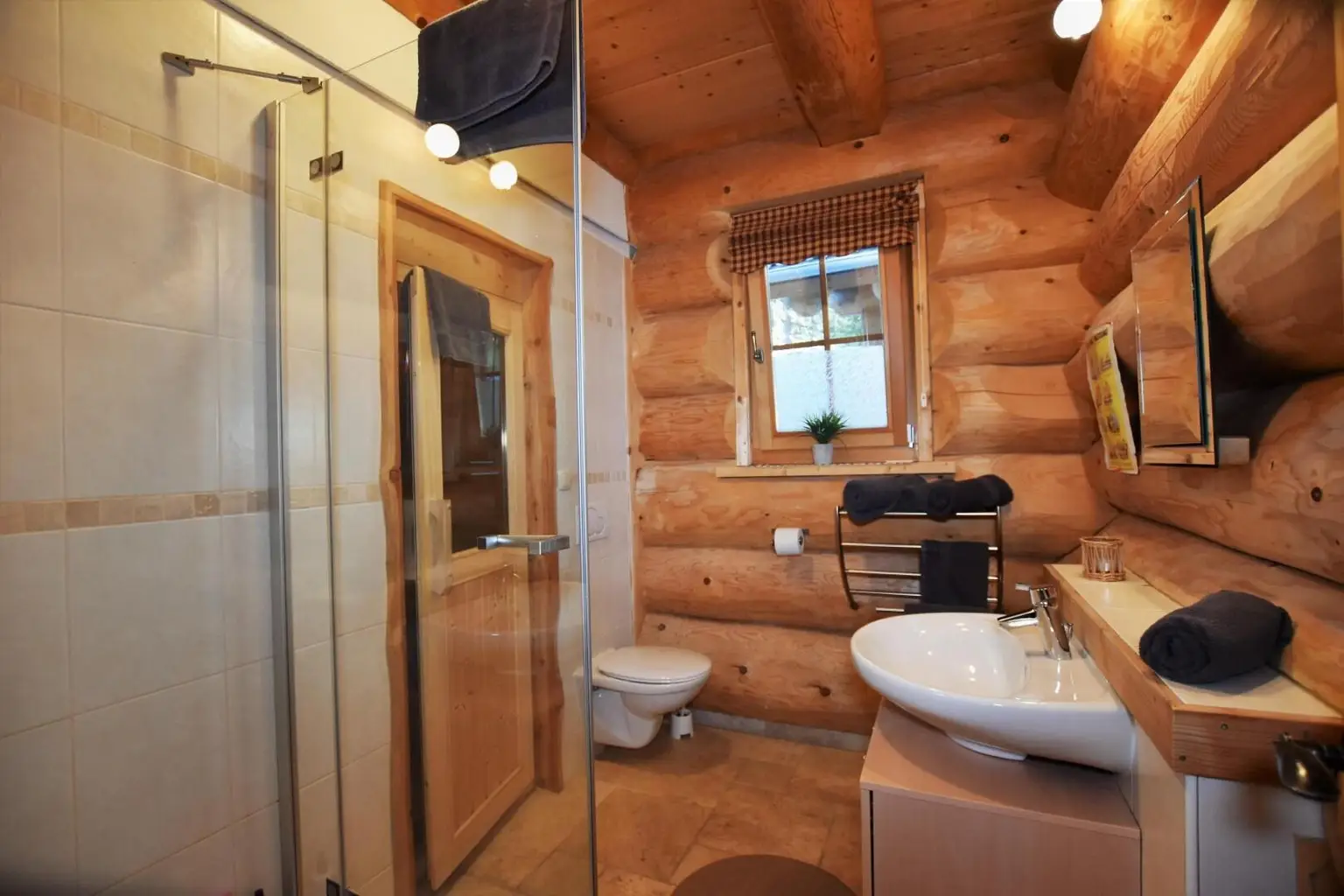Badezimmer im Erdgeschoss