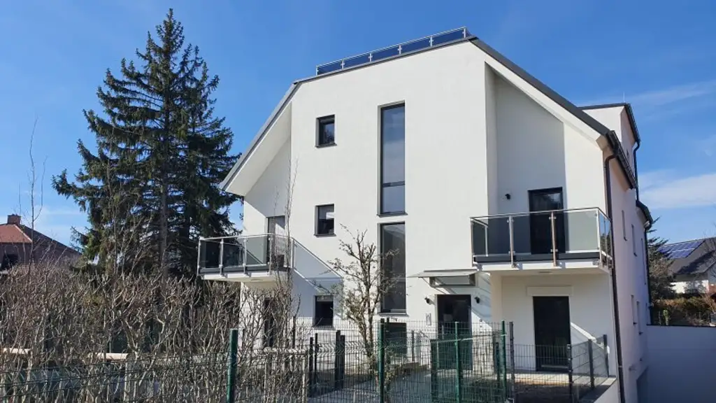 Zinshaus mit 5 Wohneinheiten, 5 KFZ Garagenplätze, Balkone, Garten (vermietet)