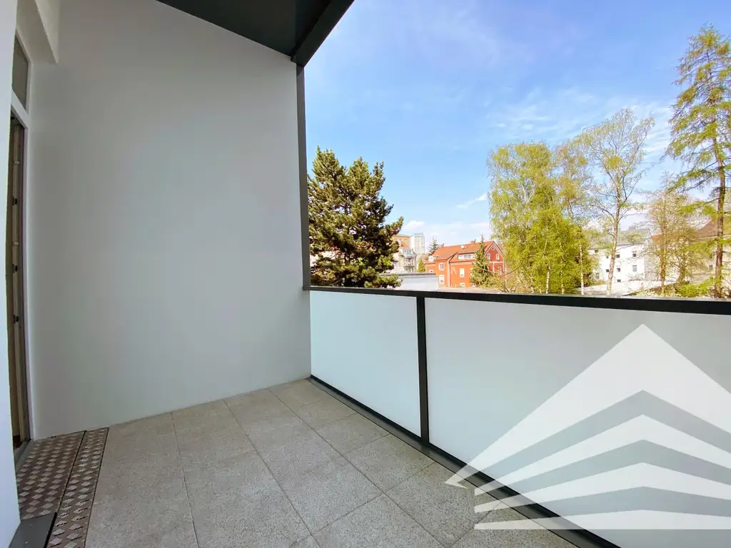 Stilvolle 2 Zimmer-Altbauwohnung mit Küche & Loggia in zentraler Lage