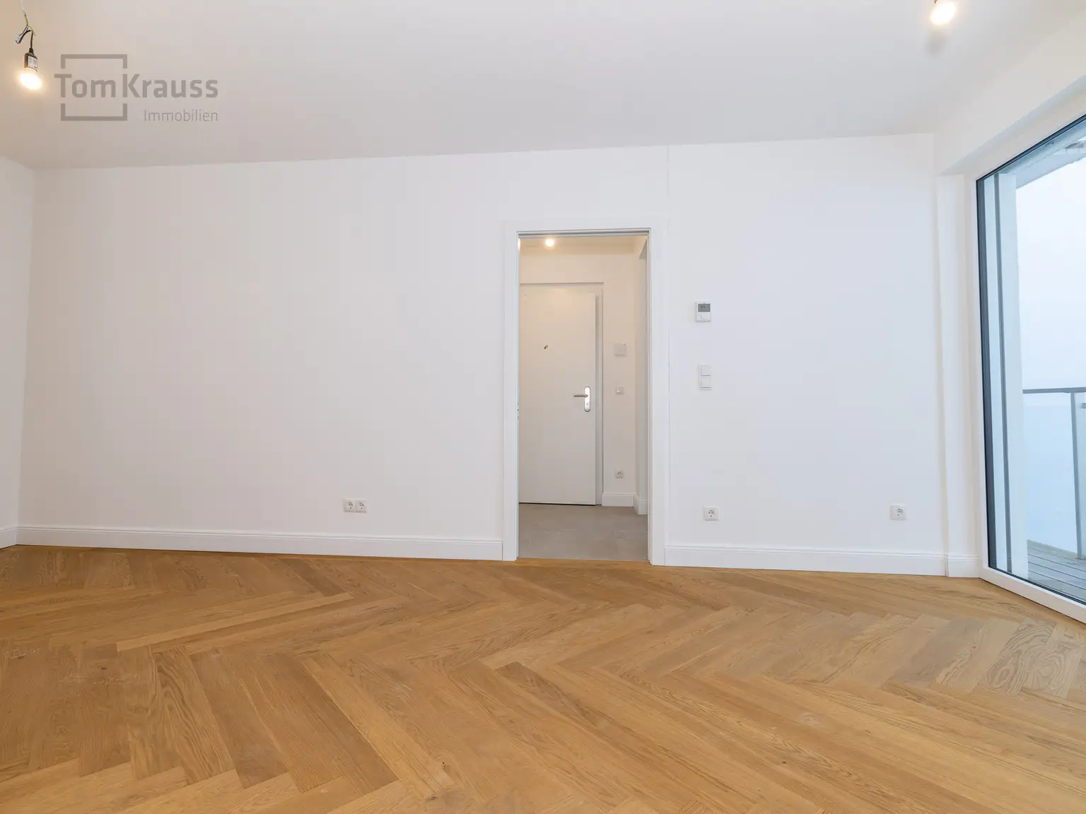 großzügiges Wohnzimmer