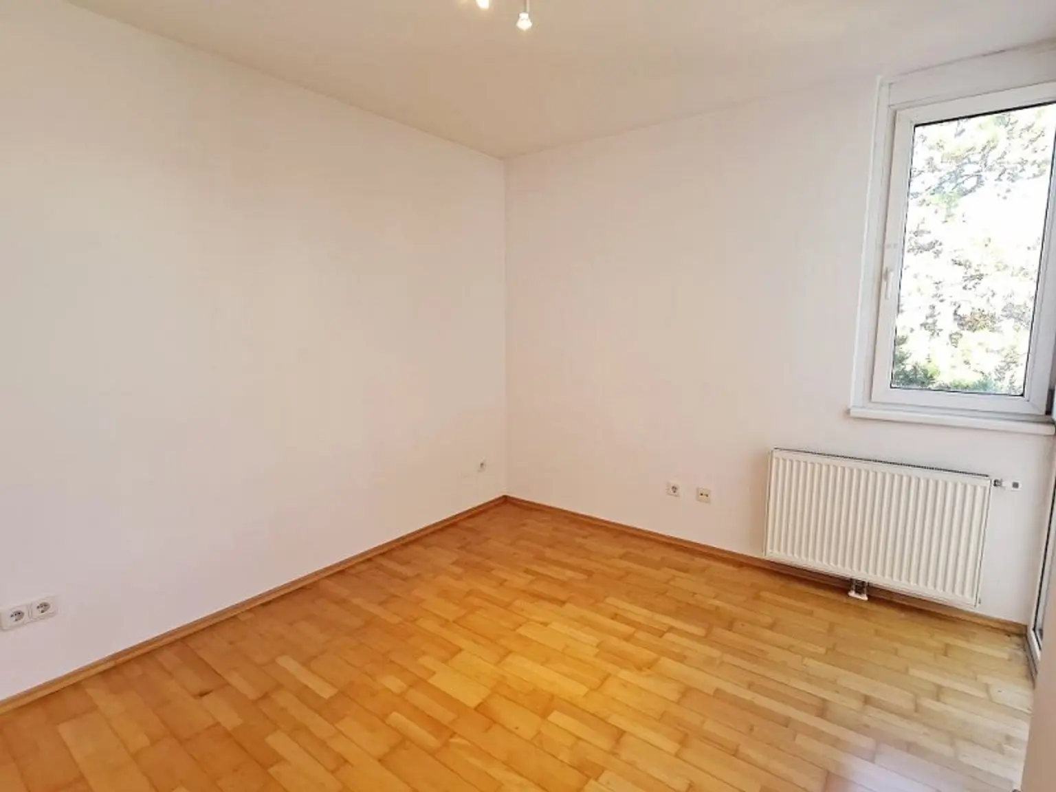 DACHGESCHOSS, Daringergasse, sonnige 76 m2 Neubau mit 6 m2 Balkon, 2 Zimmer, Wohnküche, Wannenbad, Parketten, Grünblick